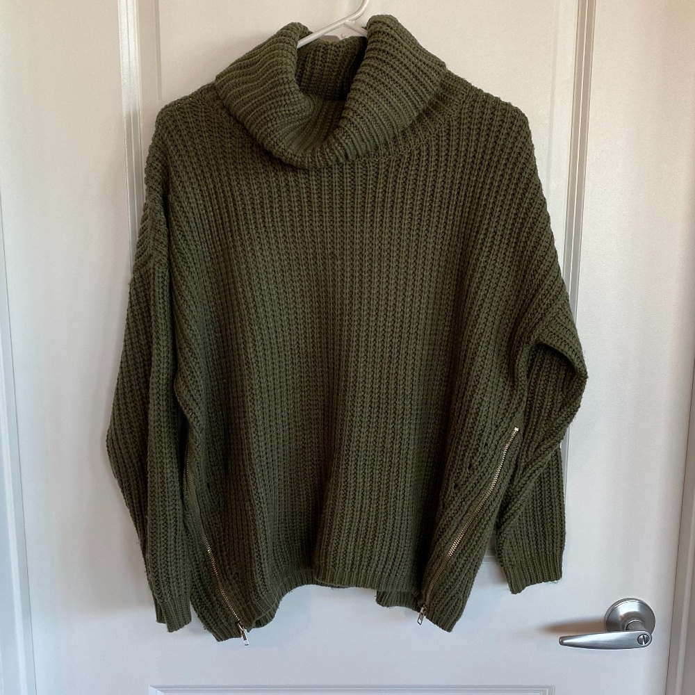 Dark green turtleneck, size M!